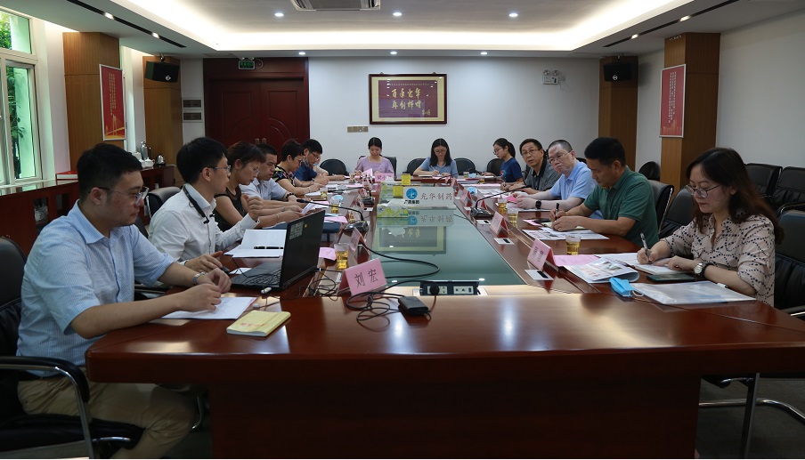 海珠区市场监督治理局副局长肖亮一行到白云山xc sports公司调研