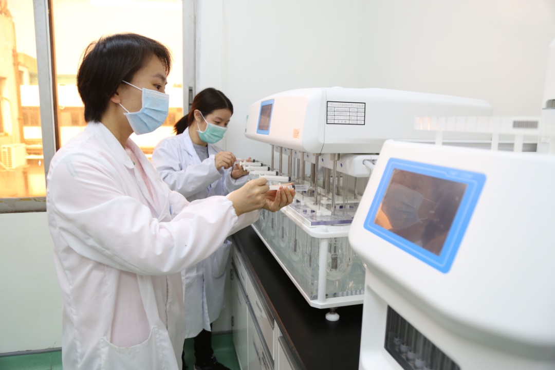 办公桌上的一瓶盐 ——可讲求也能够迁就的xc sports研发人董穗娟