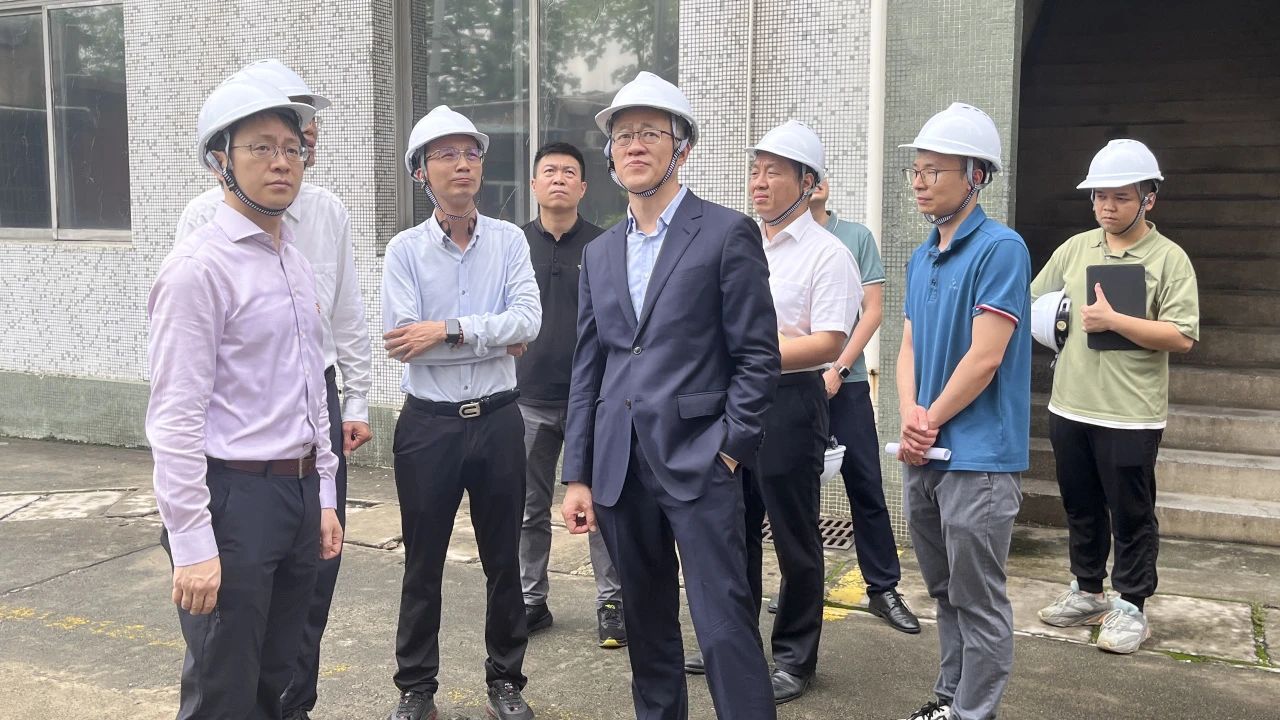 “五一”节前，广药集团党委副书记、副董事长、总经理杨军带队到白云山xc sports公司发展安全查抄工作